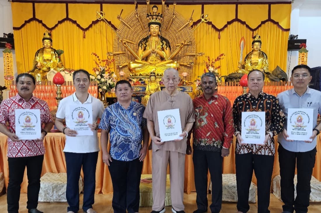 Penyerahan SK penghapusan PBB di Vihara Buddha Loka, Sibolangit